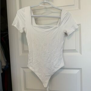 Aritzia Babaton Contour Squareneck Shortsleeve Bodysuit, Size Small
